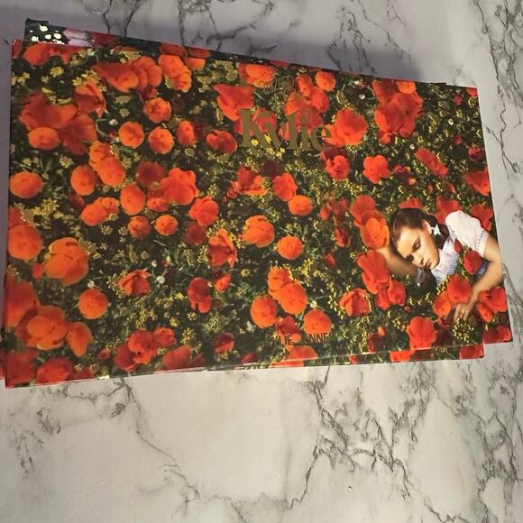 Kylie x Wizard of Oz Face & Eye Pallet (Authentic/New) - Picture 2 of 6